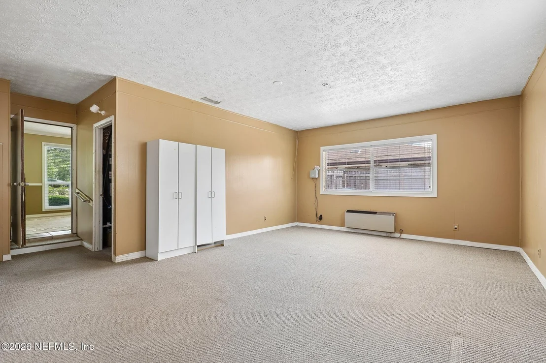 Photo of 332 DILLON Drive