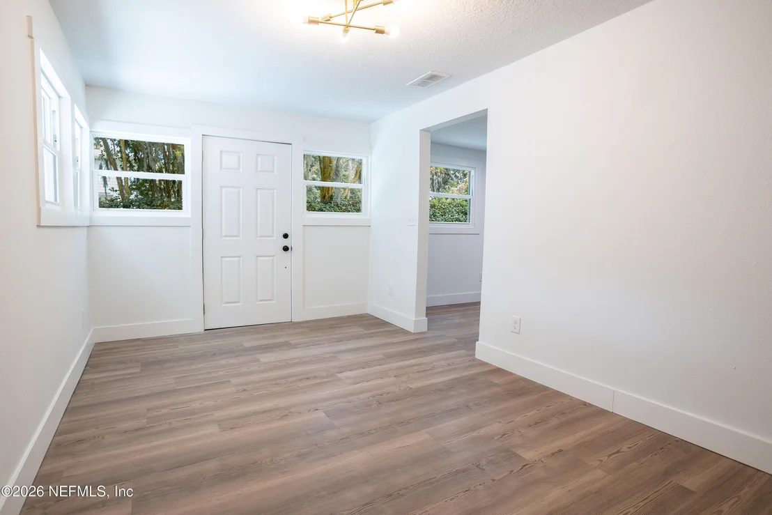 Photo of 1024 RIVER Road