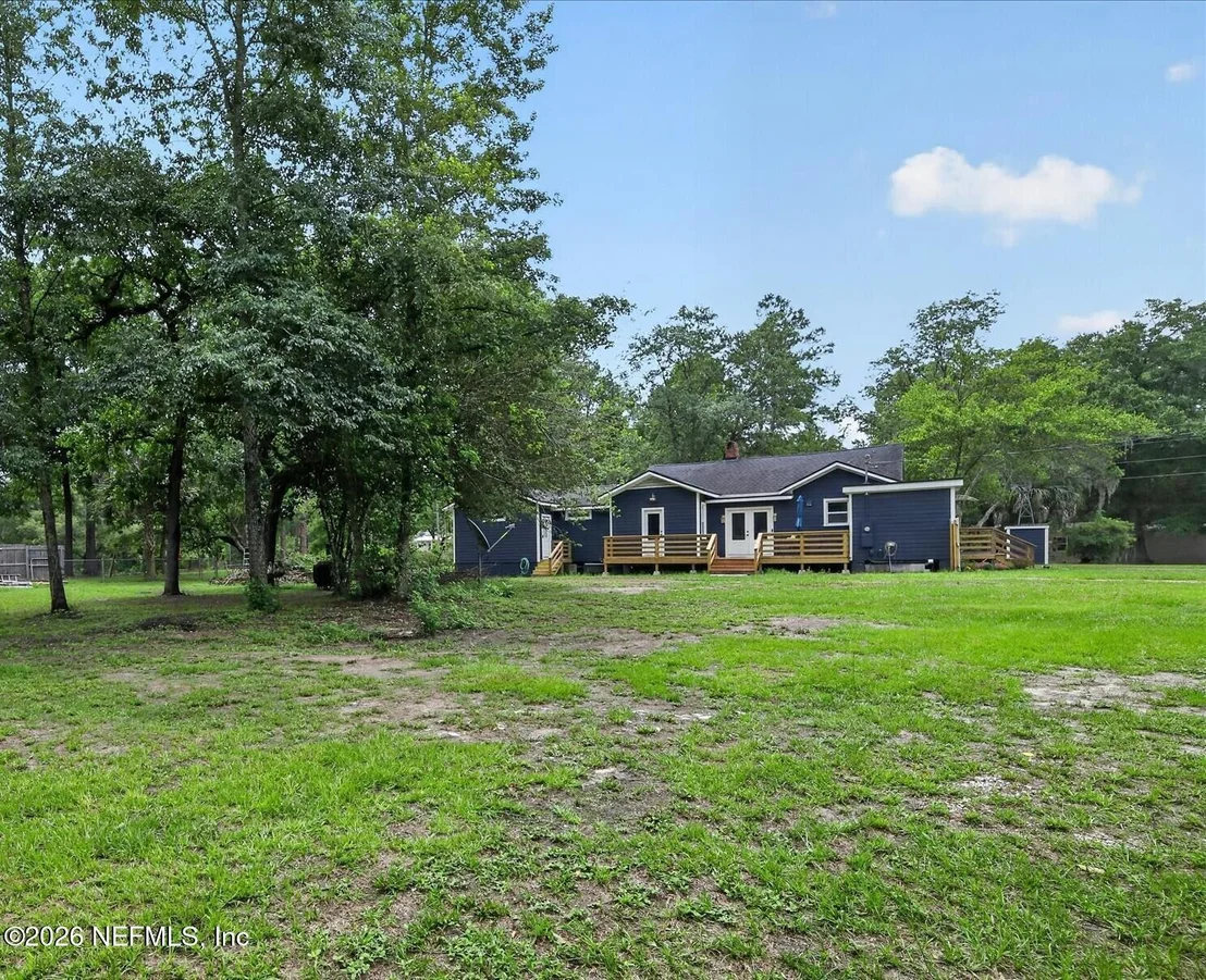 Photo of 28180 LAKE HAMPTON Road