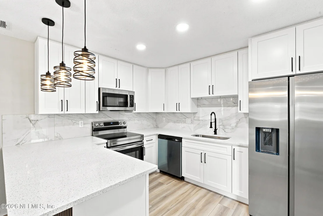 Photo of 5331 N NORTH RIVER Road