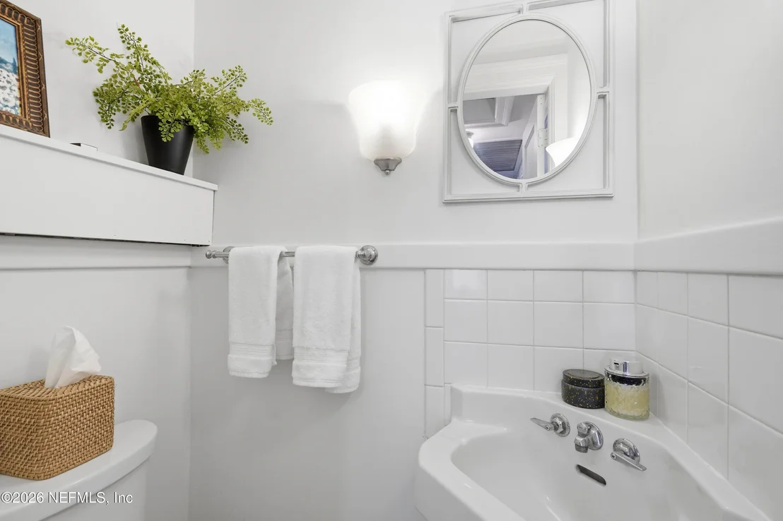 Photo of 1692 PERSHING Road