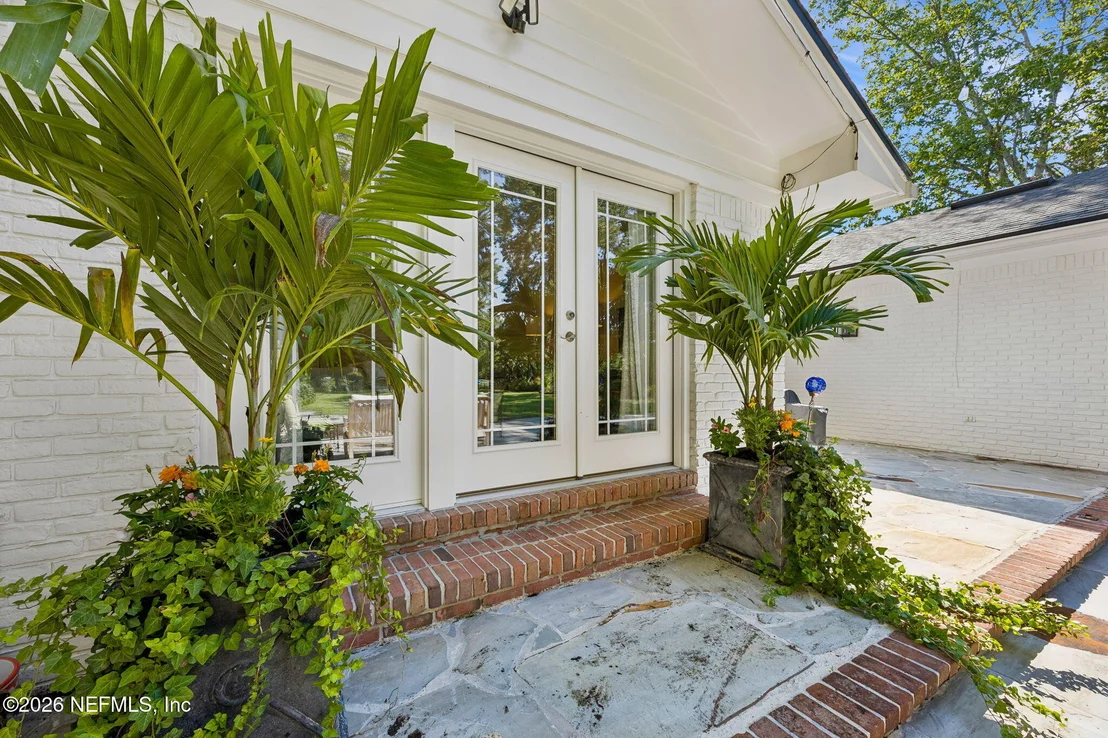 Photo of 1237 MAPLETON Road