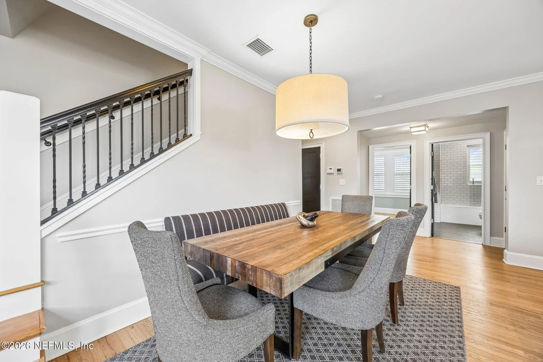 Photo of 1676 RIVER Road