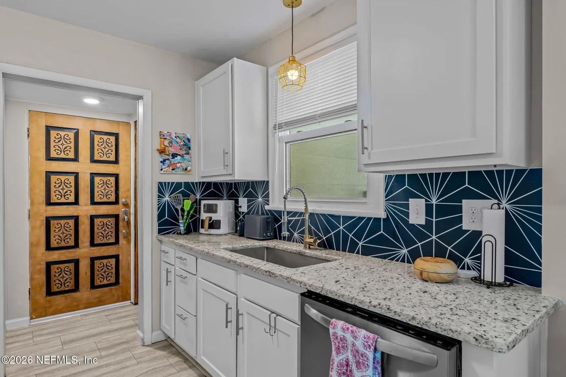 Photo of 1532 CHARON Road