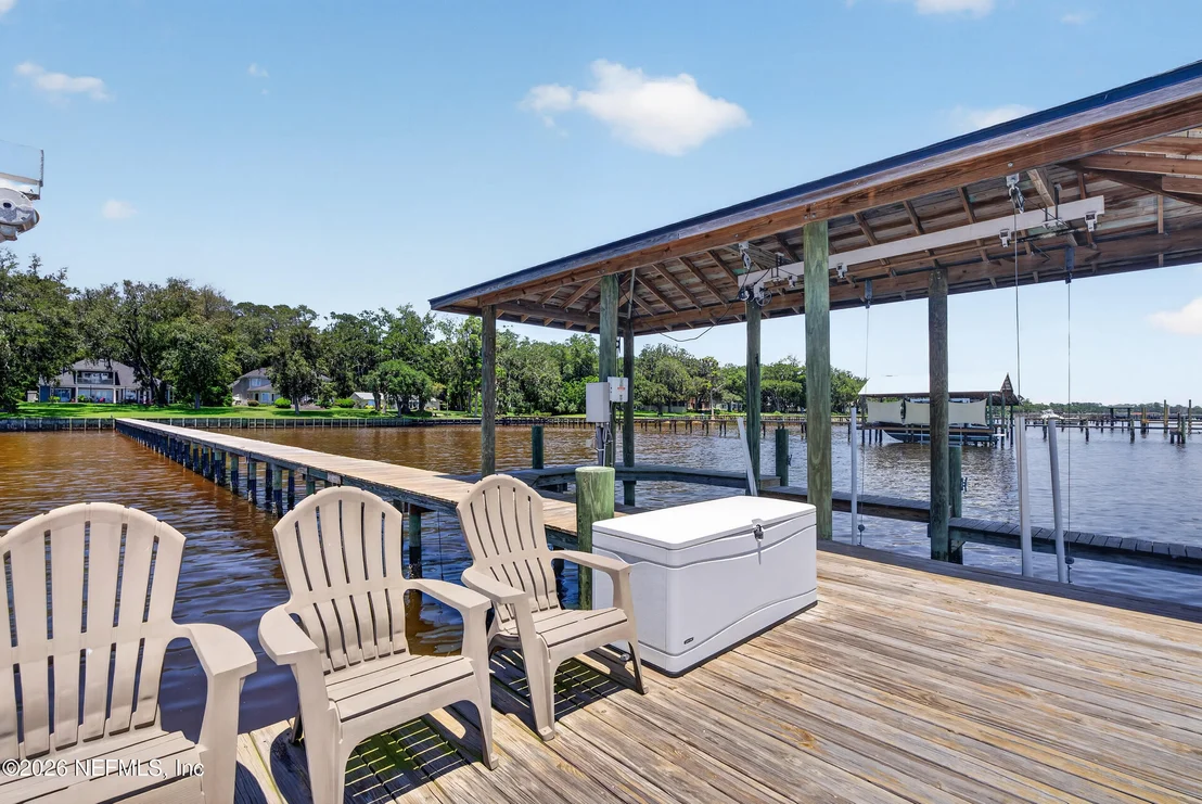 Photo of 239 RIVER Road