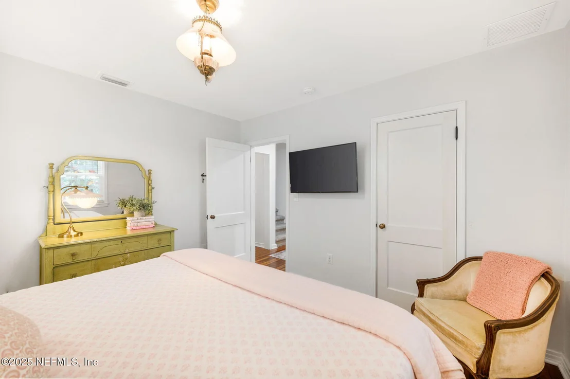 Photo of 42 MAGNOLIA Avenue