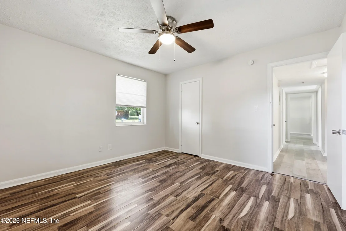 Photo of 2151 MAPLE LEAF Drive E