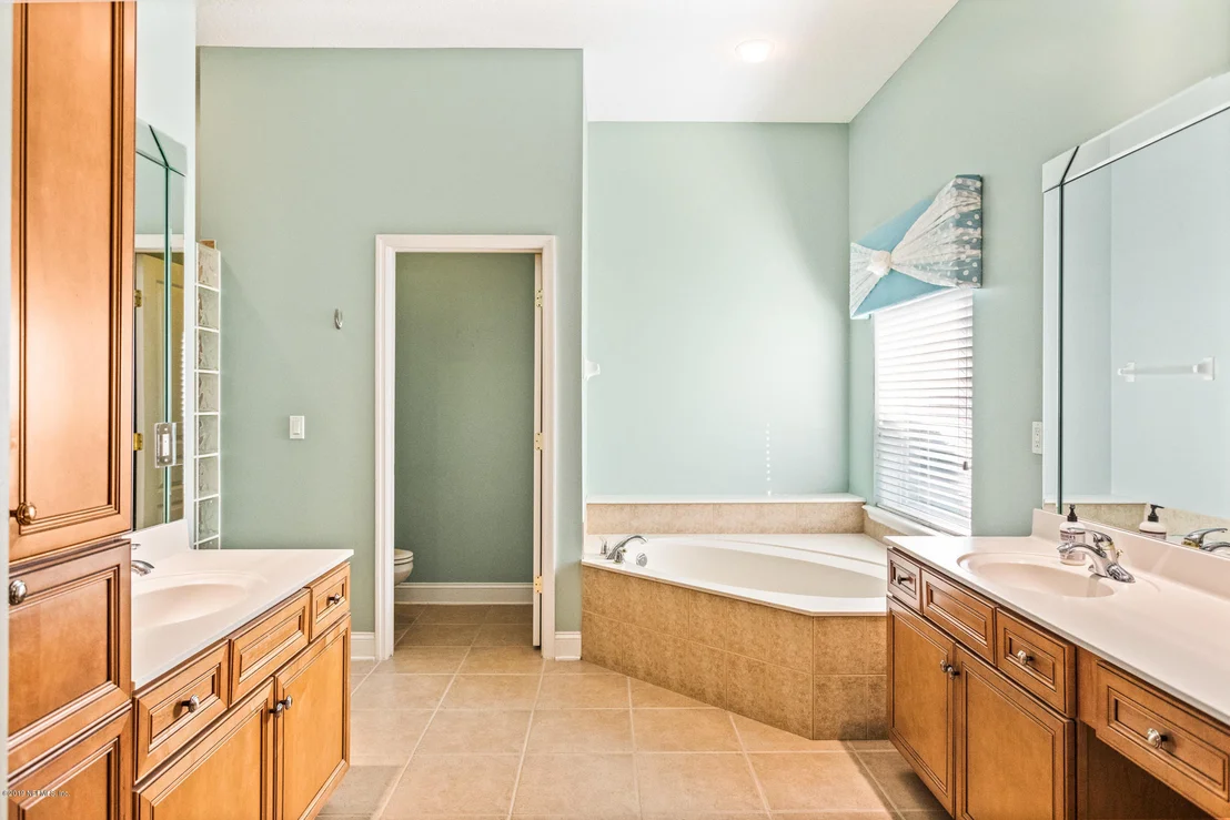 Photo of 821 EAGLE POINT Drive