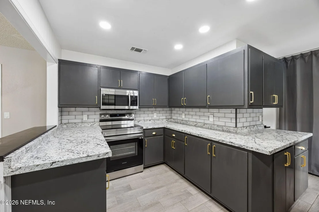 Photo of 1184 SURREY Glen
