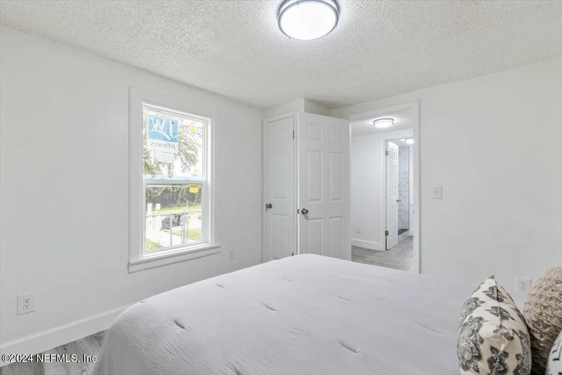 Photo of 4029 EDISON Avenue