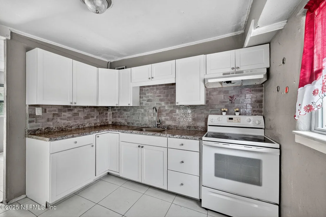Photo of 10336 AGAVE Road