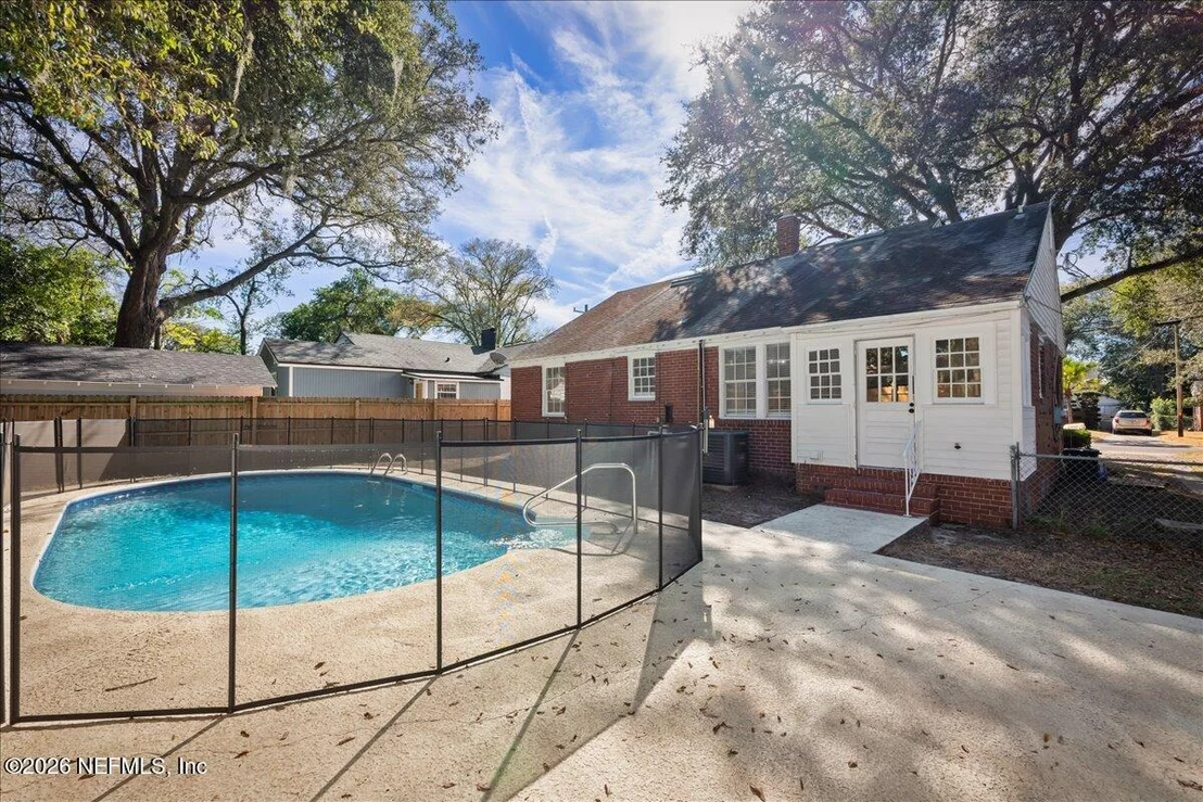 Photo of 1639 PARRISH Place
