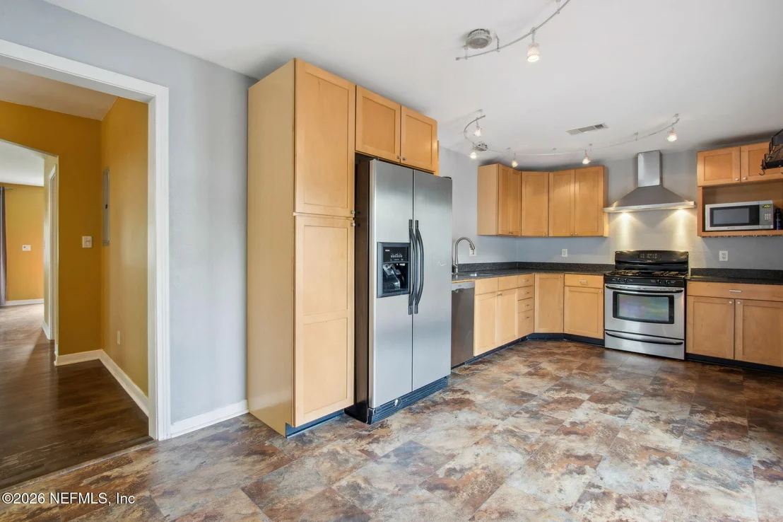 Photo of 4649 CAMBRIDGE Road