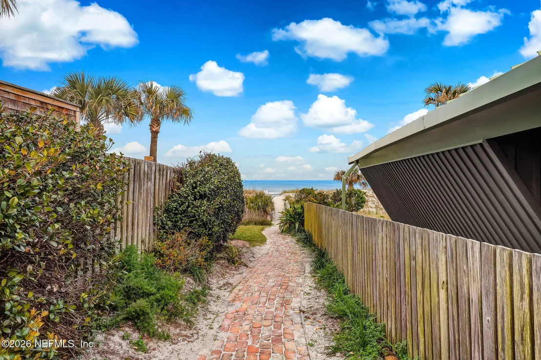 Photo of 330 GARDEN Lane