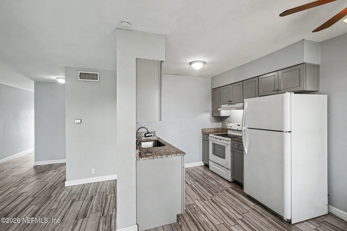 Photo of Unit 1C at 22 COMARES Avenue
