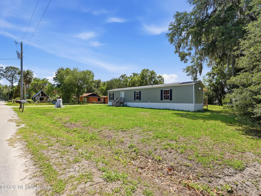Photo of 100 BOSTWICK Lane