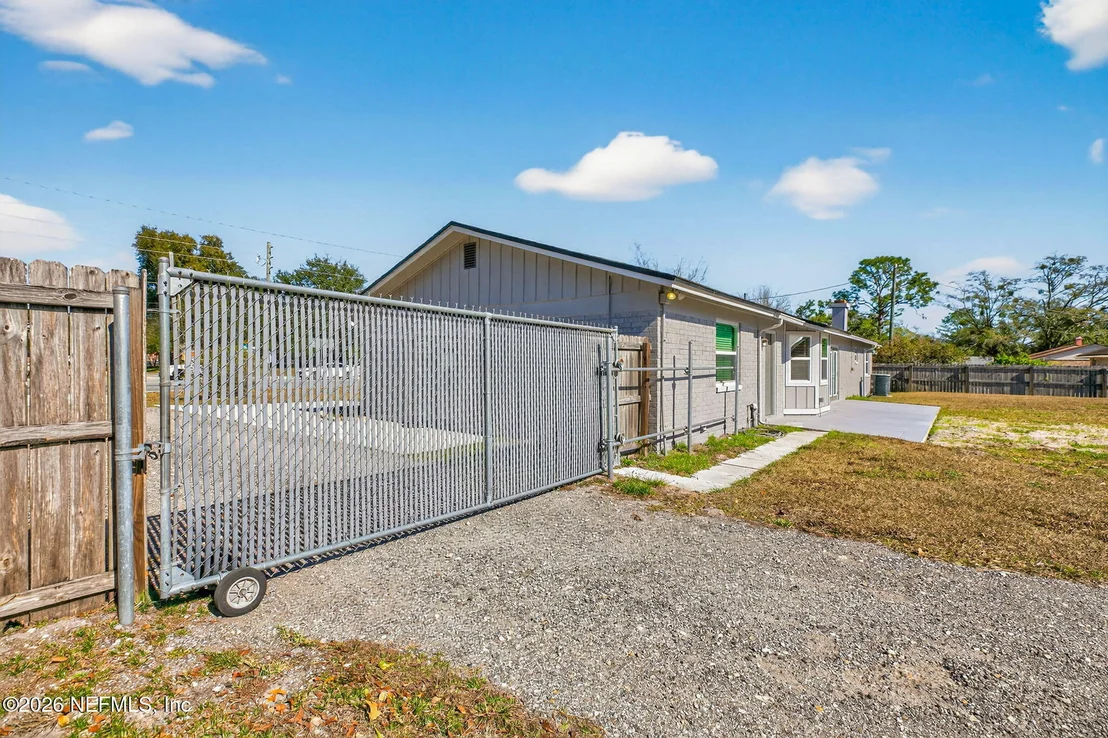 Photo of 8294 COLLINS Road