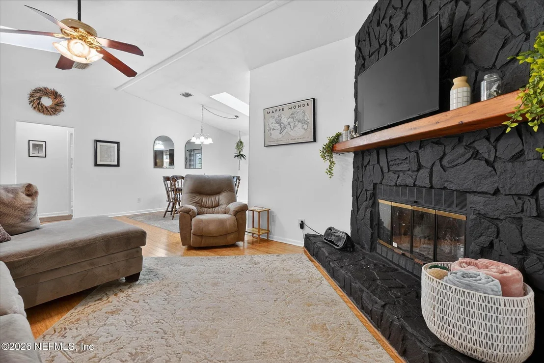 Photo of 116 MORNINGVIEW Place