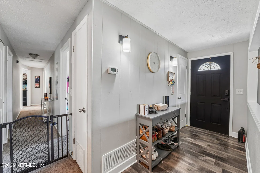 Photo of 472 SIGSBEE Road