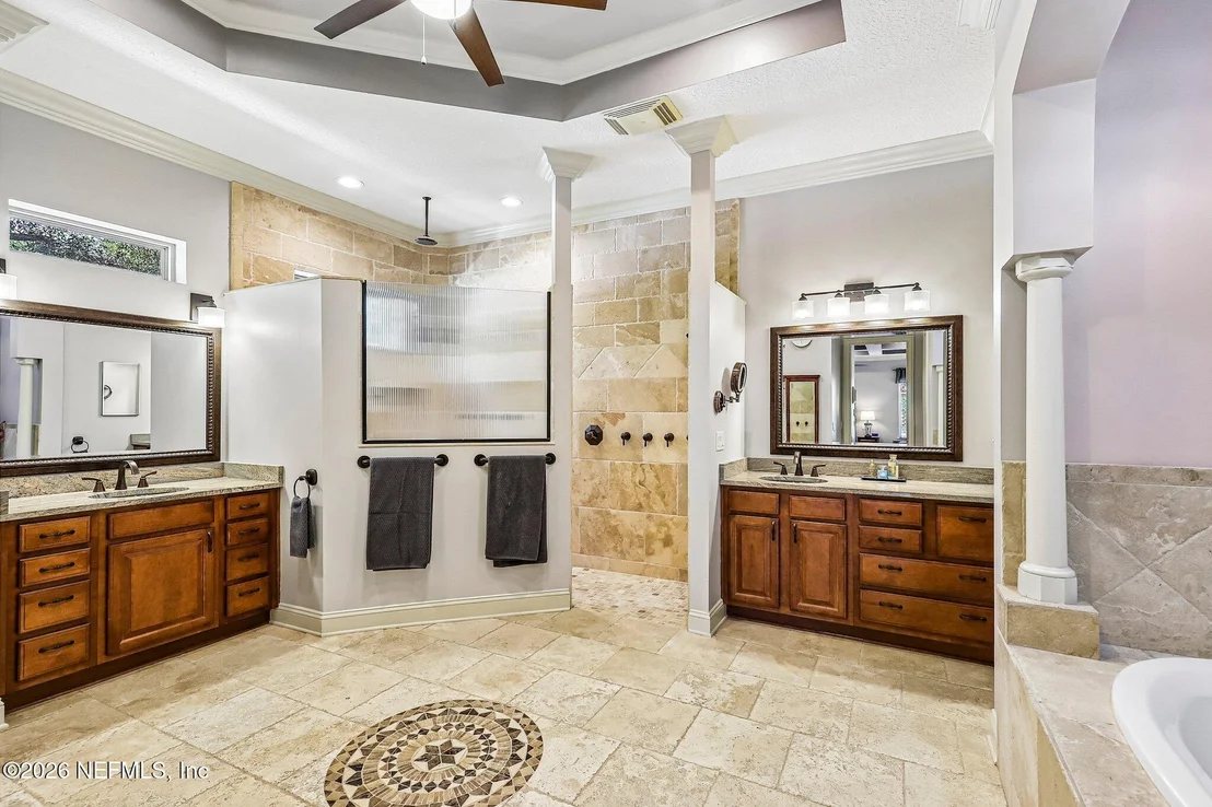 Photo of 4002 LA VISTA Circle