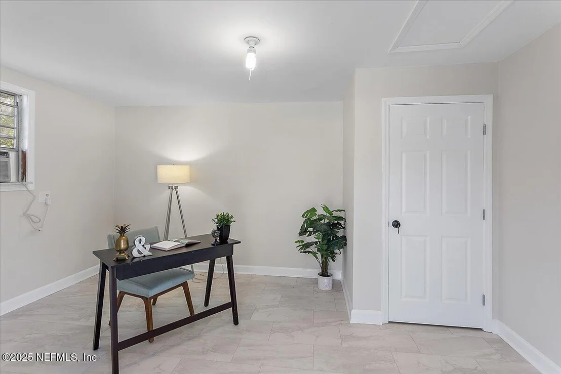 Photo of 1282 MACARTHUR Street