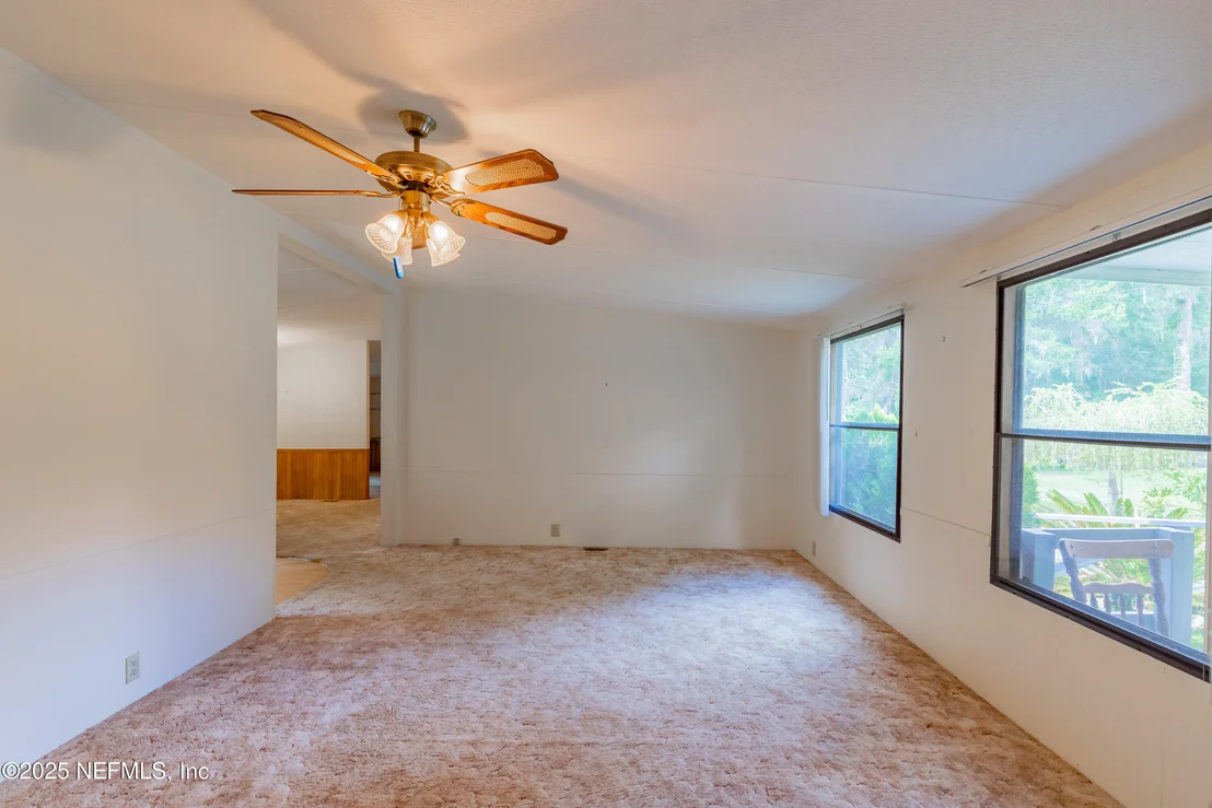 Photo of 101 PINE TREE Lane
