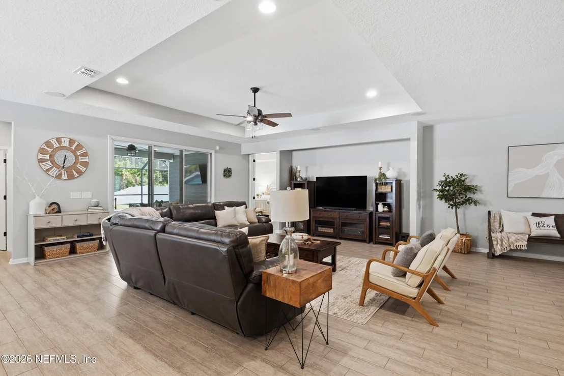 Photo of 933 BENT CREEK Drive