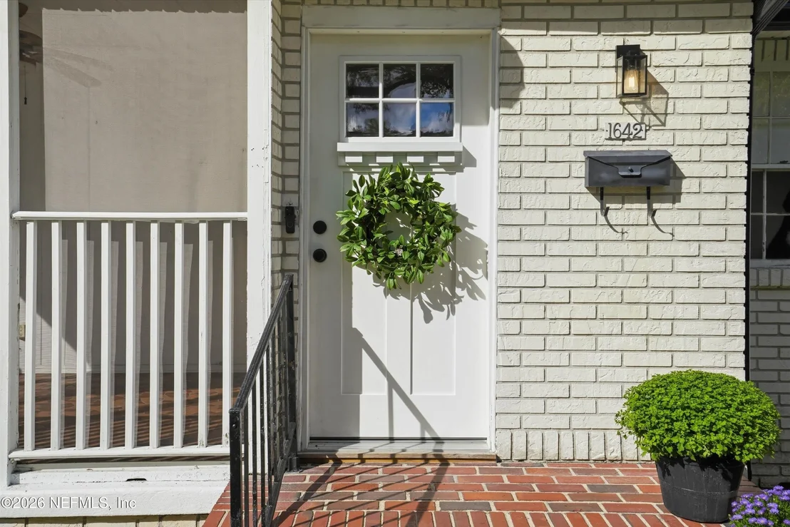 Photo of 1642 PERSHING Road