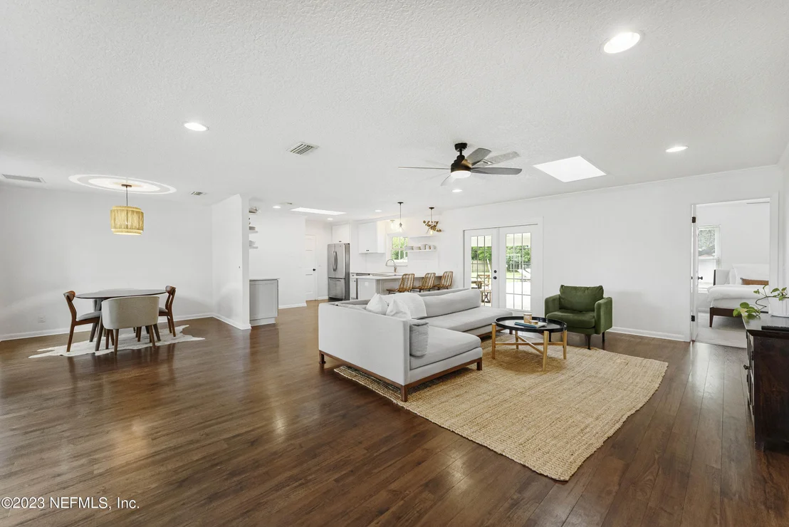 Photo of 35 DOLPHIN Boulevard