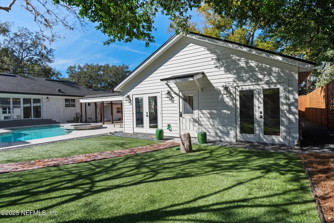 Photo of 2525 LAUREL Road