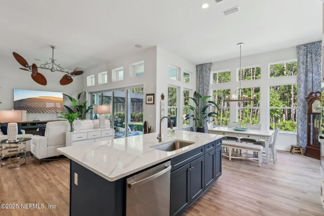 Photo of 716 PALM CREST Drive