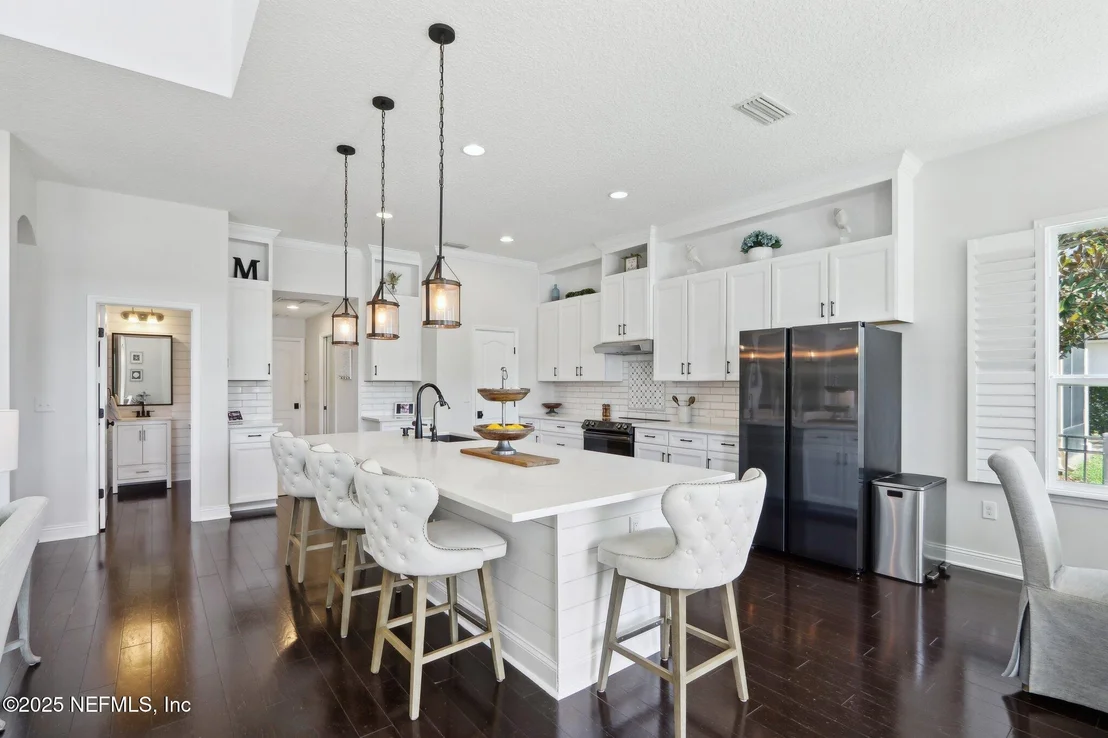 Photo of 212 CORNWALL Drive