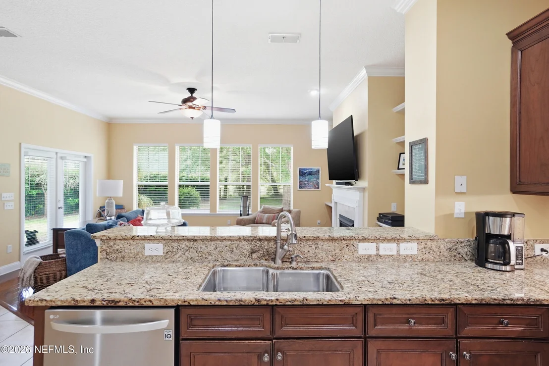 Photo of 907 BROOKHAVEN Drive