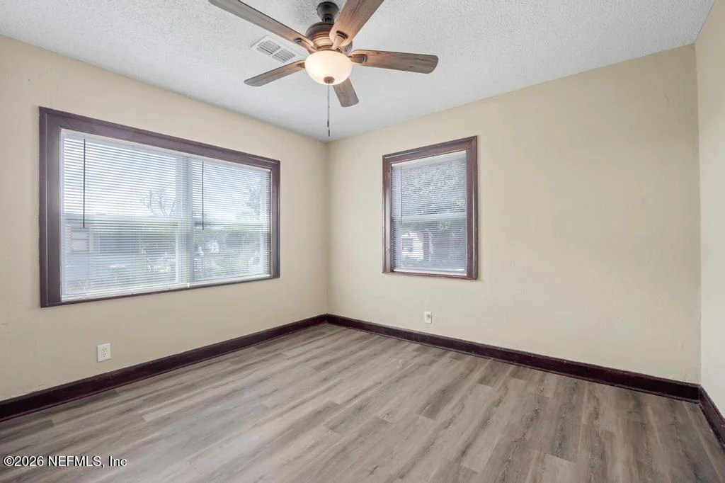Photo of 2550 SUMMIT Street