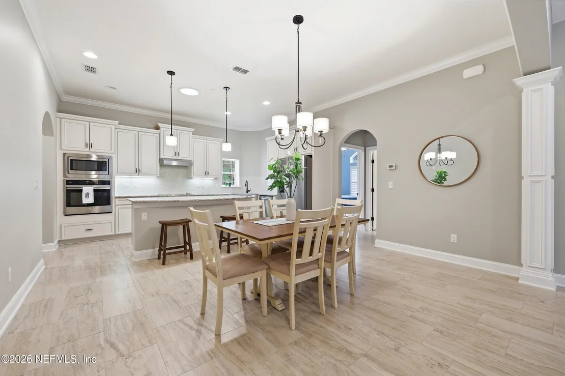 Photo of 382 SELOY Drive