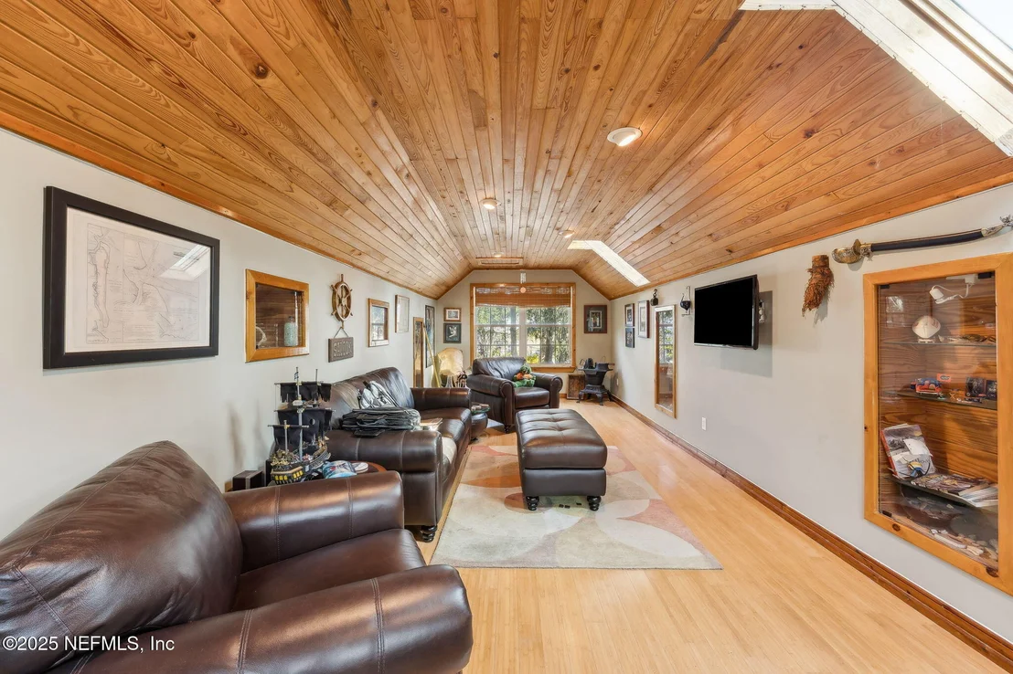 Photo of 97535 PIRATES POINT Road
