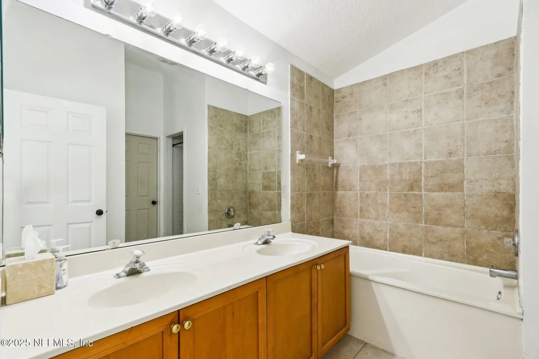 Photo of 200 NOTTINGHAM Drive W