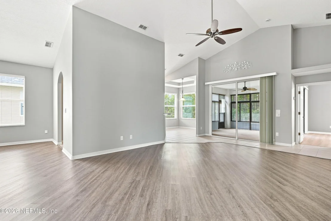 Photo of 629 KNOLLWOOD Lane