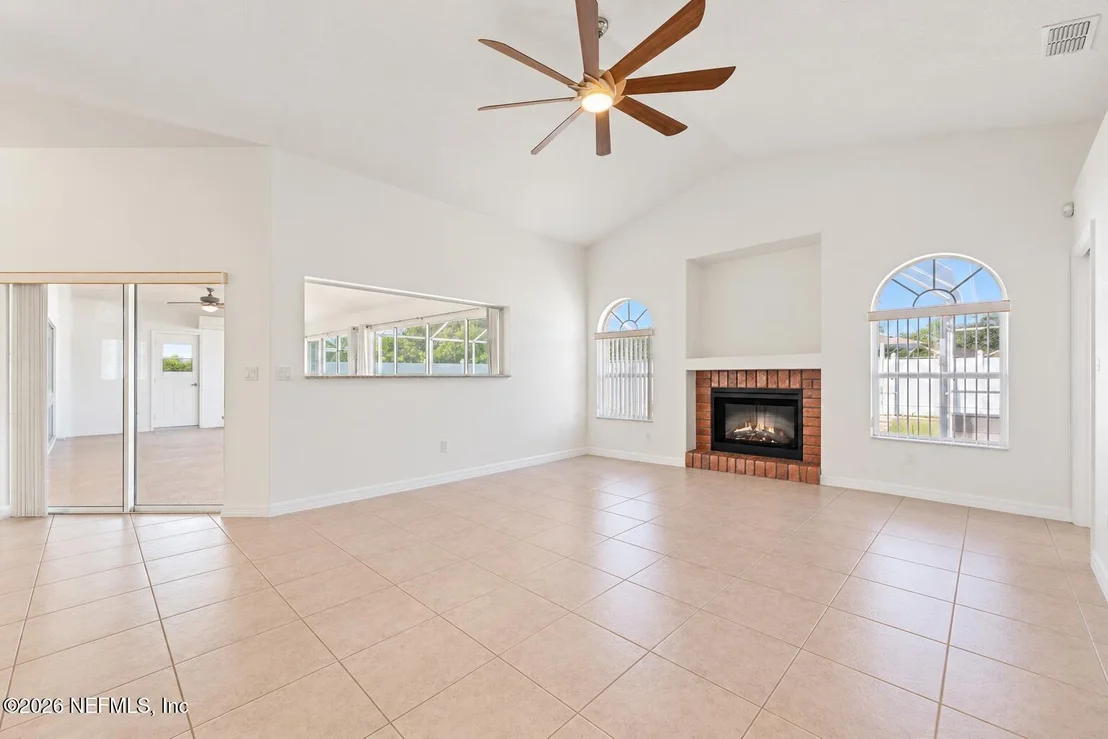 Photo of 8 FIELDSTONE Lane