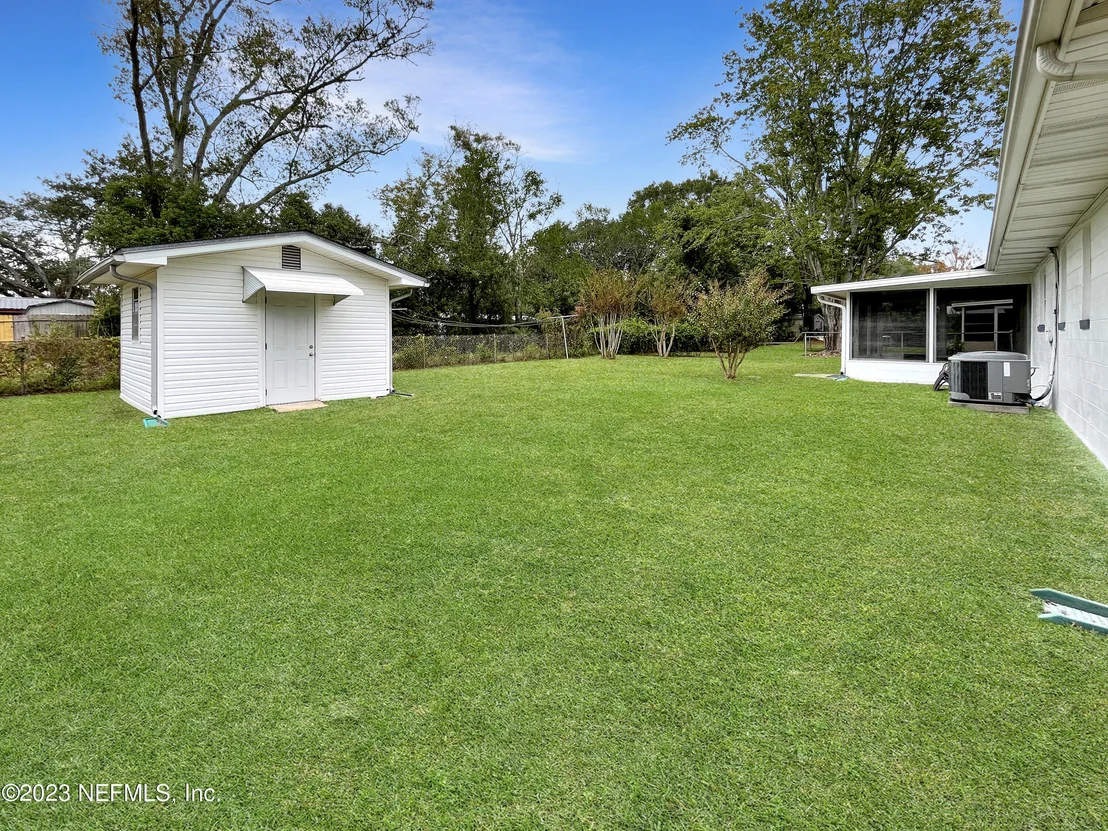 Photo of 451 CLERMONT Drive W