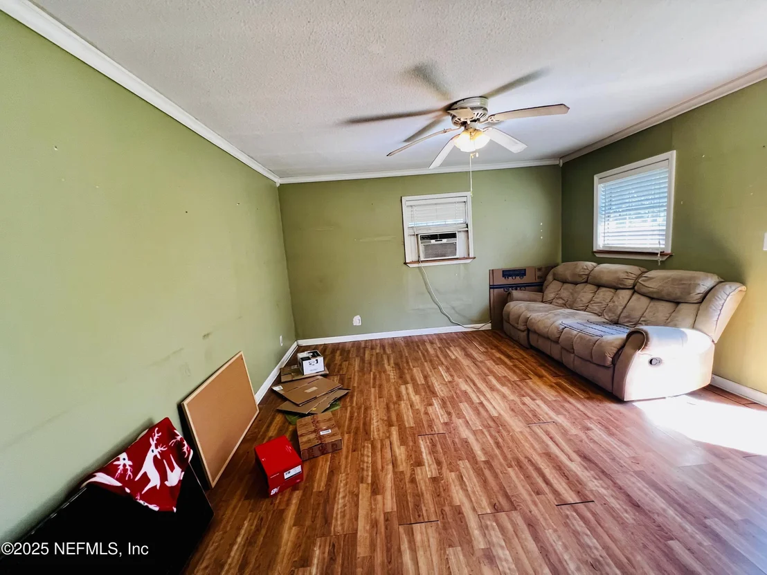 Photo of 2731 HOWARD Road