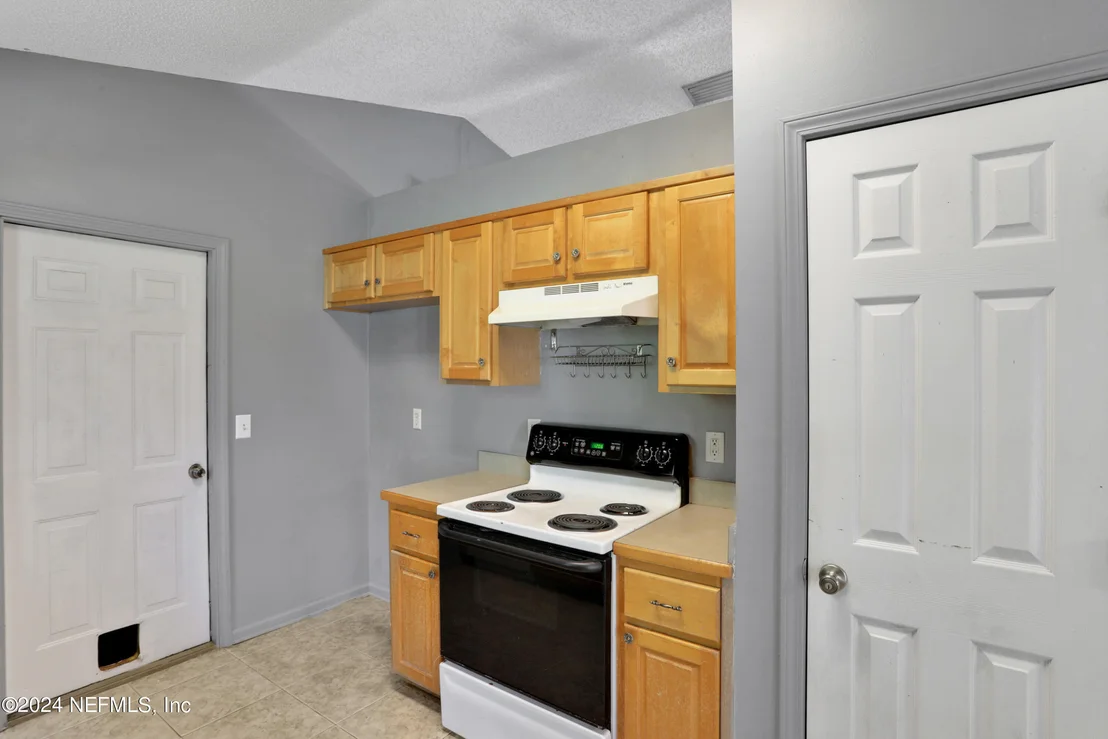 Photo of 2827 EAGLE POINT Road