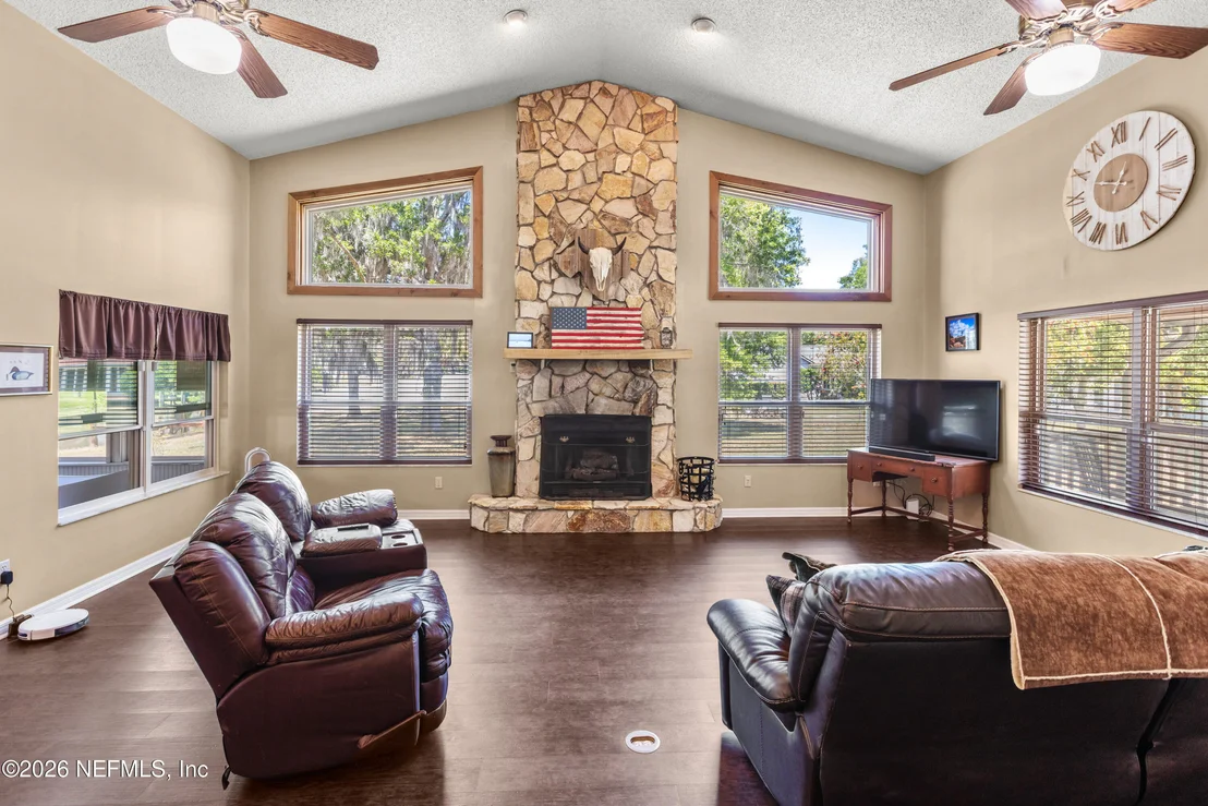 Photo of 5930 ISLAND Road