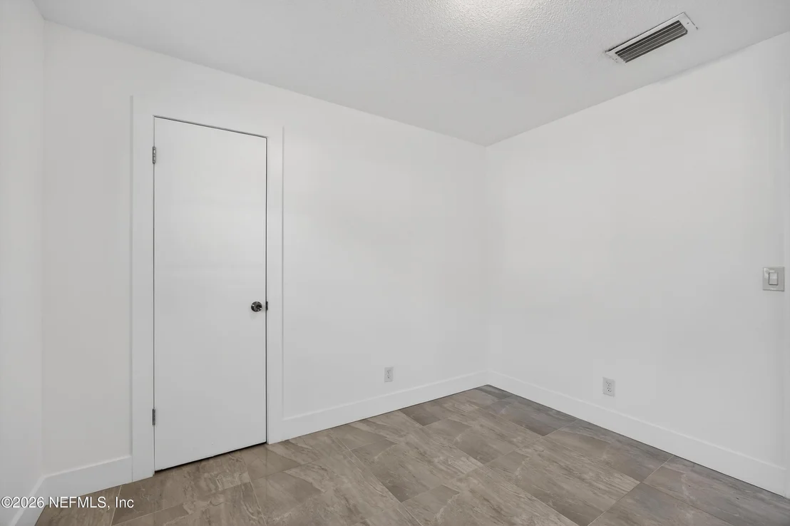 Photo of 217 CARVER Street W