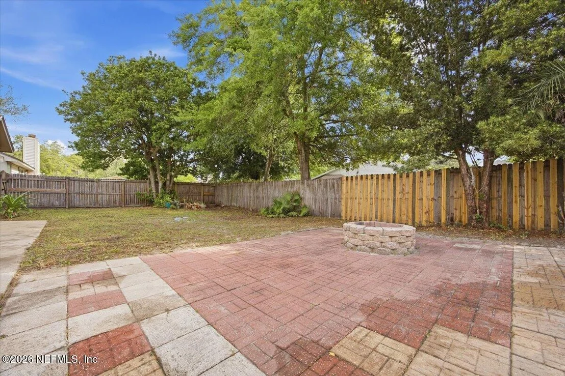 Photo of 8139 FIELDSIDE Drive W