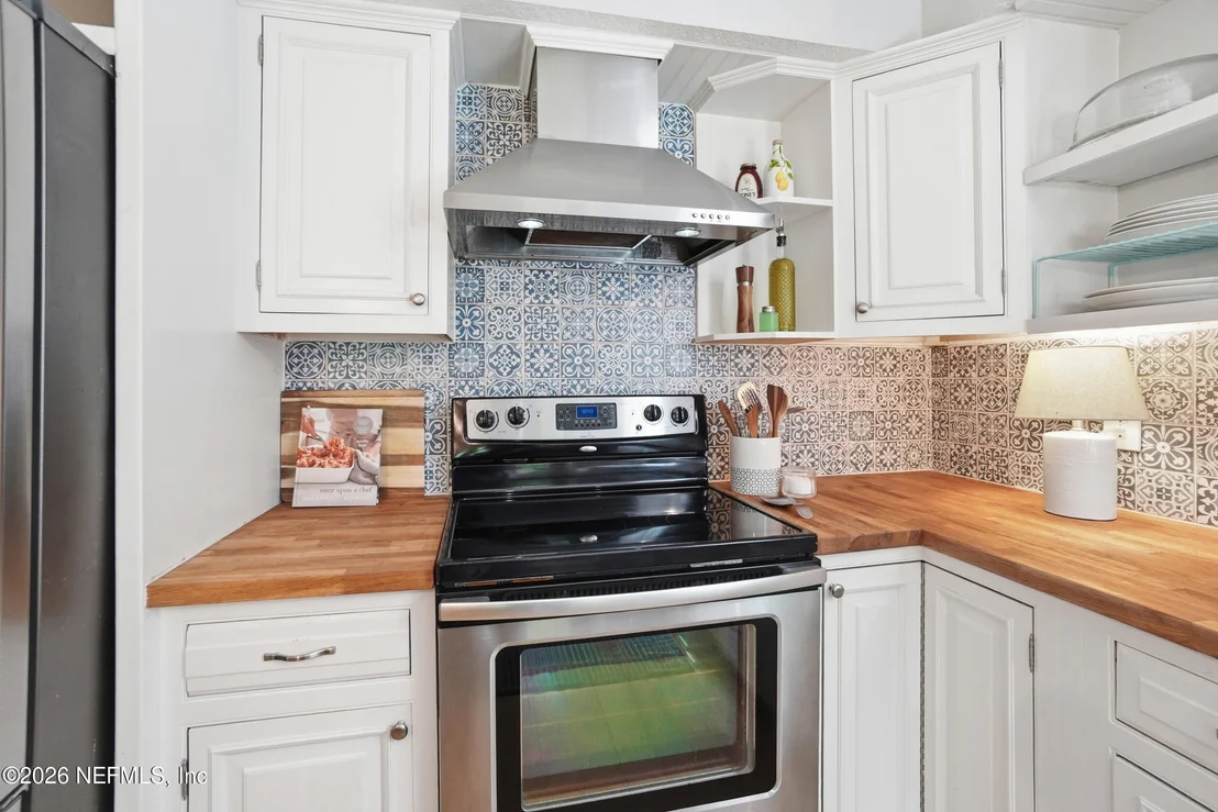 Photo of 1852 HICKORY Lane