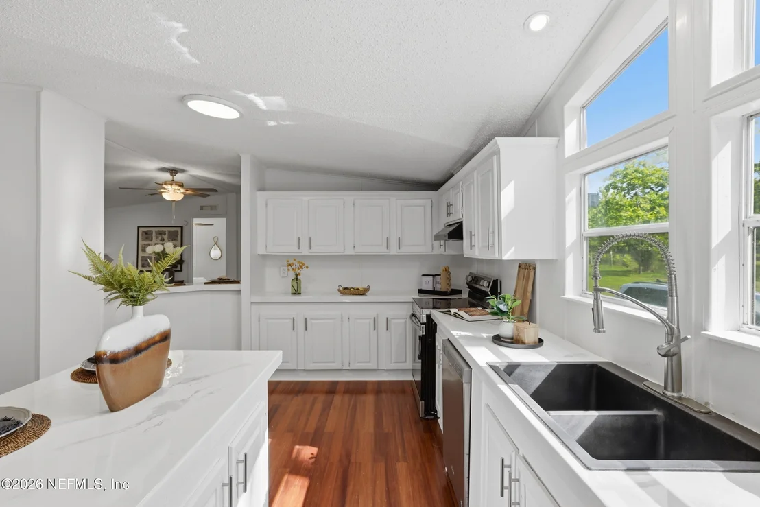 Photo of 138 THOMAS Avenue