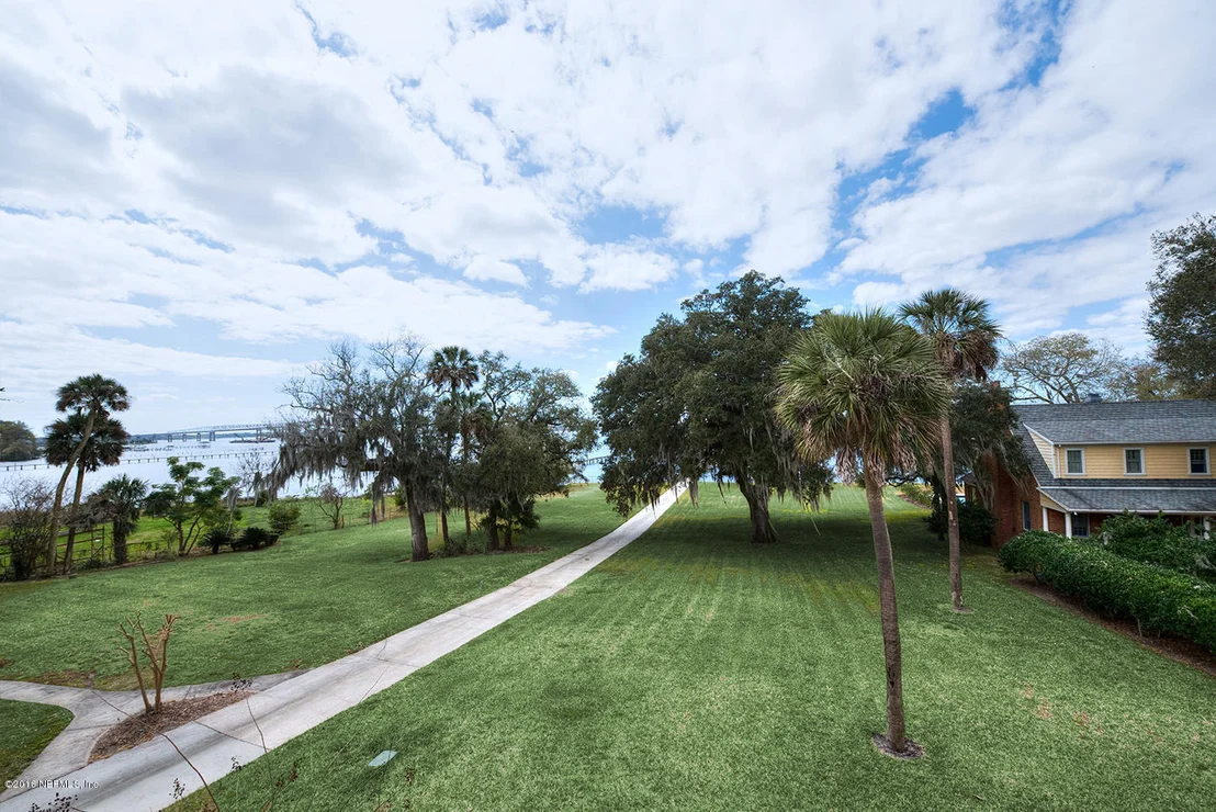 Photo of 2012 RIVER BLUFF Road N