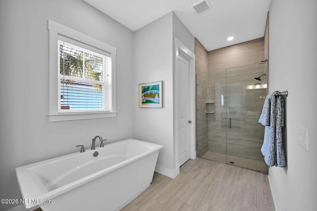 Photo of 472 RIDGEWAY Road