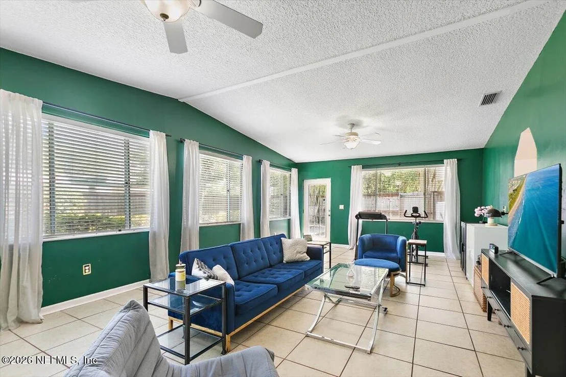Photo of 560 MANDALAY Road